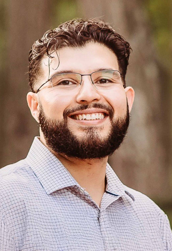 Josué Estrada headshot