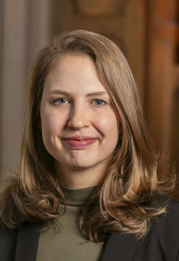 Lauren Gardner headshot