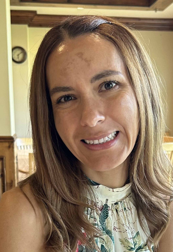 Laura O'Neill headshot